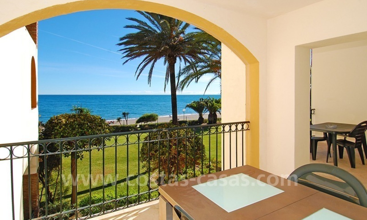 Apartamento ático en primera línea de playa a la venta en la Nueva Milla de Oro entre Marbella y Estepona centro 4
