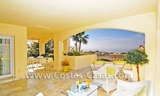 Apartamento en primera línea de playa a la venta en Marbella 2