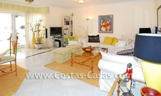 Apartamento en primera línea de playa a la venta en Marbella 11