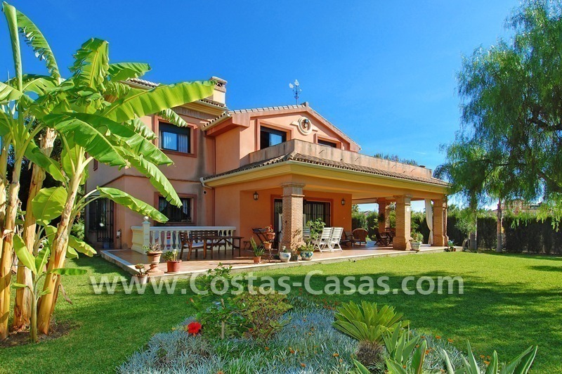 Villa de lujo a la venta en la zona de Marbella – Estepona – Benahavis
