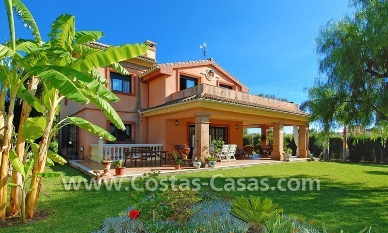 Villa de lujo a la venta en la zona de Marbella – Estepona – Benahavis 0