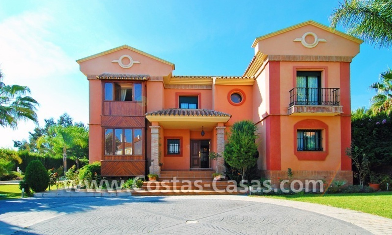 Villa de lujo a la venta en la zona de Marbella – Estepona – Benahavis 2
