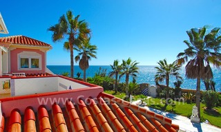 Villa situada en primera línea de playa a la venta en Marbella este 22