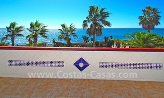 Villa situada en primera línea de playa a la venta en Marbella este 23