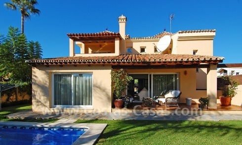 Ganga! Villa clásica a la venta en Nueva Andalucia – Marbella 