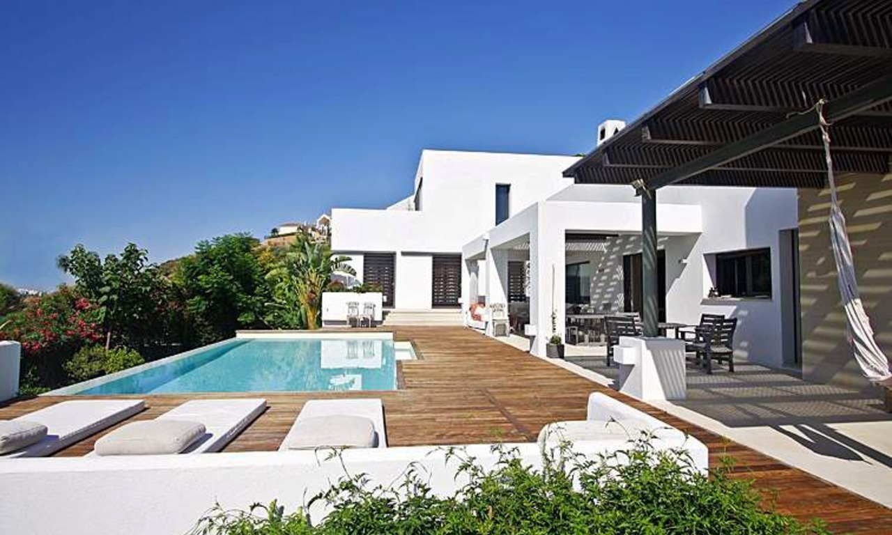 Villa de estilo moderno contemporáneo en venta en la zona de Marbella - Benahavis 0
