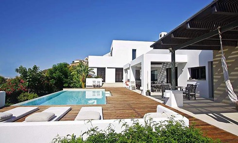 Villa de estilo moderno contemporáneo en venta en la zona de Marbella - Benahavis 