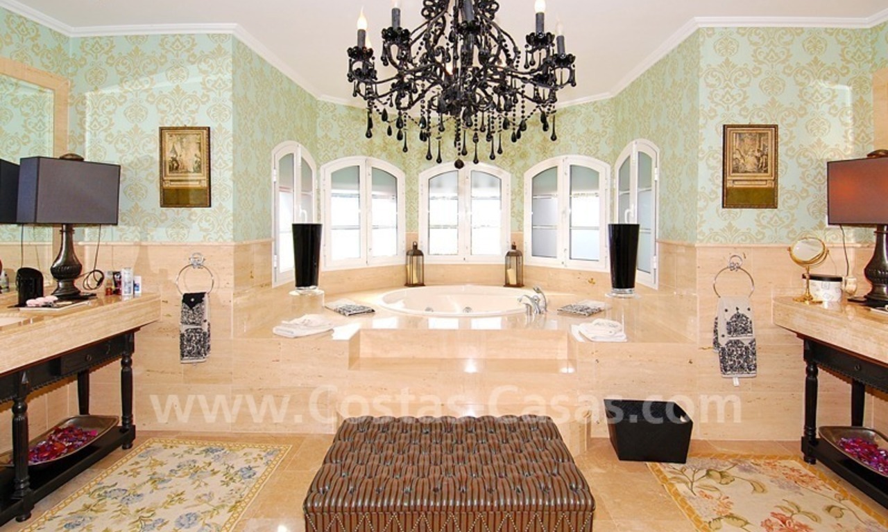 Villa de lujo de estilo clásico para comprar en Nueva Andalucía - Puerto Banus - Marbella 20