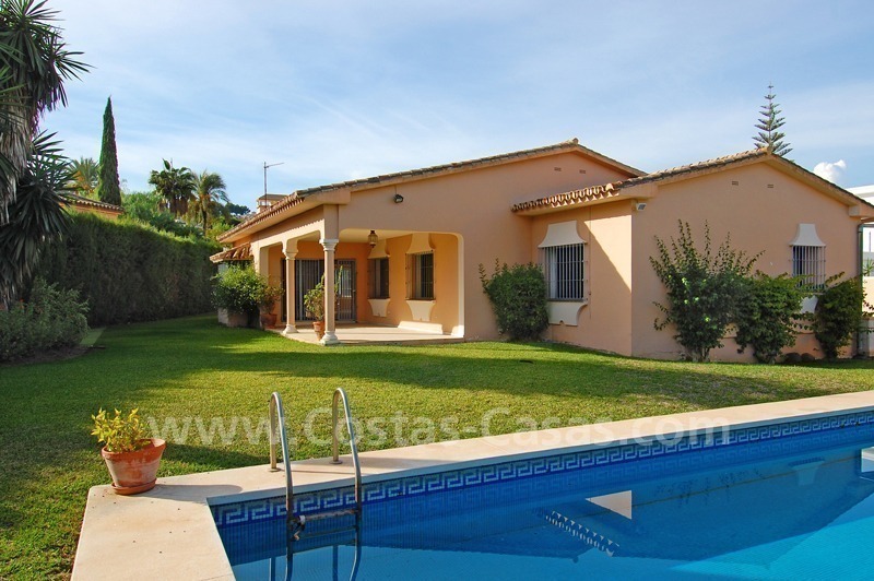 Villa de estilo andaluz a la venta en Nueva Andalucía - Puerto Banus - Marbella