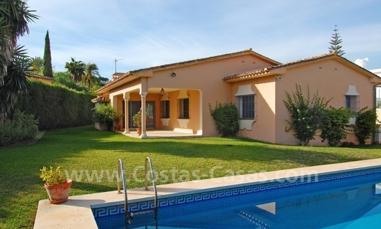 Villa de estilo andaluz a la venta en Nueva Andalucía - Puerto Banus - Marbella 0