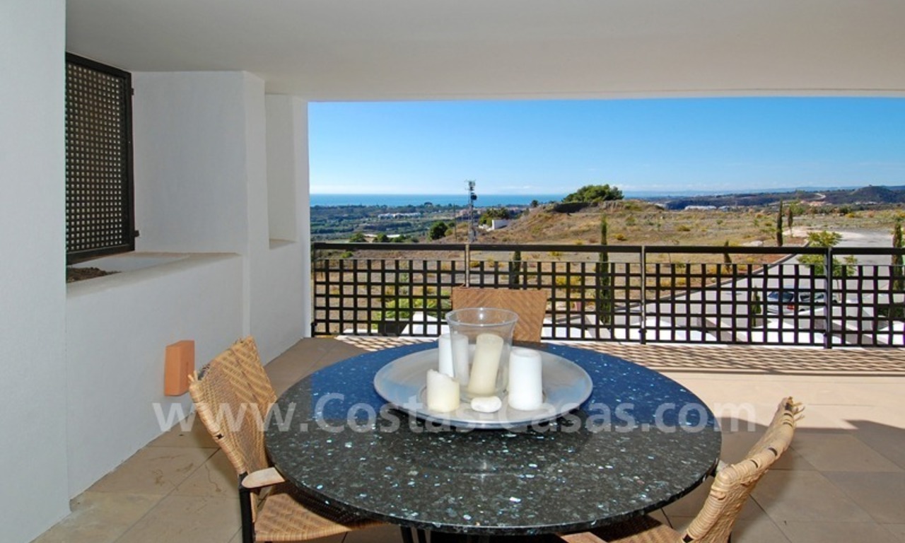 Apartamento de golf de estilo moderno a la venta en resort de golf de 5*, Benahavis - Estepona - Marbella 4