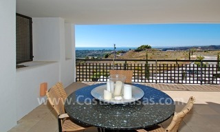 Apartamento de golf de estilo moderno a la venta en resort de golf de 5*, Benahavis - Estepona - Marbella 4