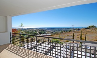 Apartamento de golf de estilo moderno a la venta en resort de golf de 5*, Benahavis - Estepona - Marbella 6