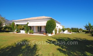 Villa de estilo moderno andaluz para comprar en la Milla de Oro en Marbella 1