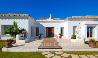 Villa de estilo moderno andaluz para comprar en la Milla de Oro en Marbella 7