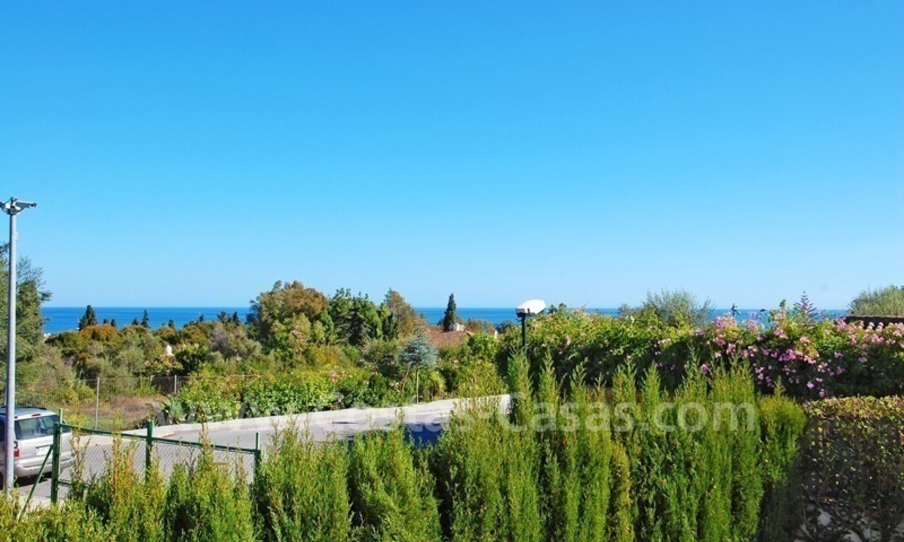 Villa de estilo moderno andaluz para comprar en la Milla de Oro en Marbella 8