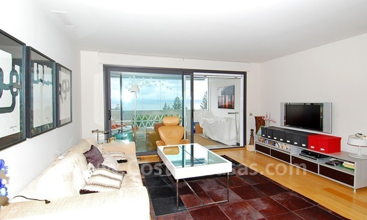 Apartamento de lujo único frontal al mar a la venta en Puerto Banus – Marbella 1