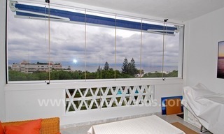 Apartamento de lujo único frontal al mar a la venta en Puerto Banus – Marbella 3