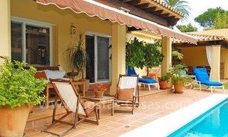Acogedora villa cerca de la playa a la venta en Marbella este 2