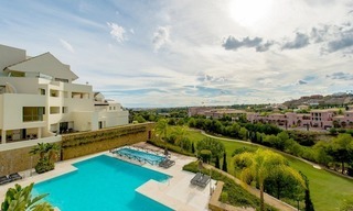 Apartamento de lujo y moderno situado en primera línea de golf a la venta en resort de golf de 5*, Marbella - Benahavis - Estepona 9