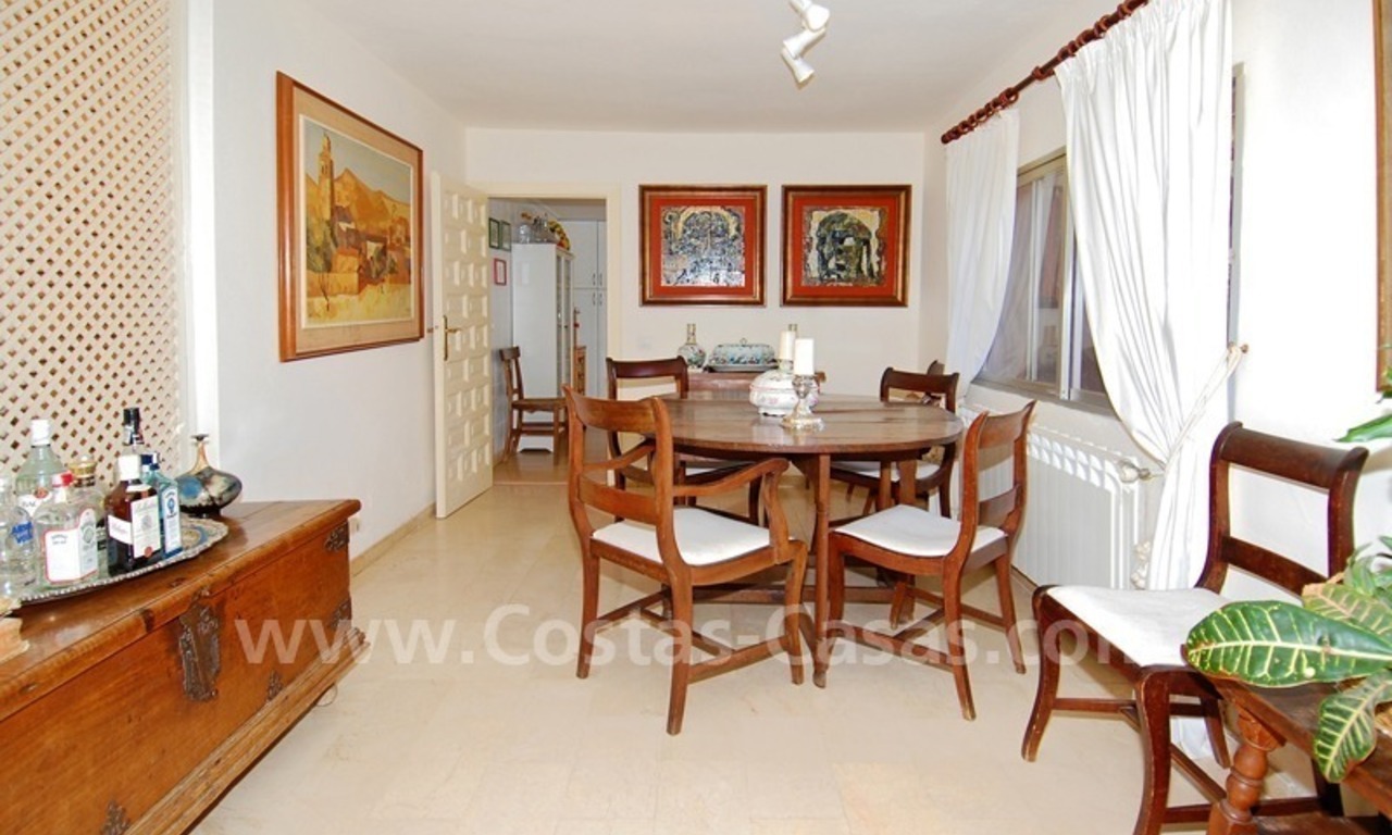 Villa de estilo rústica para comprar en la Milla de Oro en Marbella 12