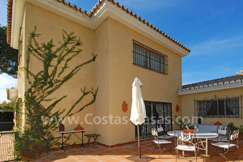 Villa de estilo rústica para comprar en la Milla de Oro en Marbella
