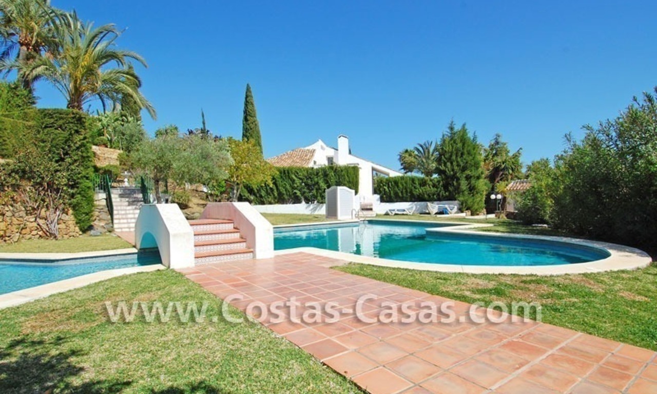 Villa de estilo andaluz para comprar en Nueva Andalucía - Marbella 5