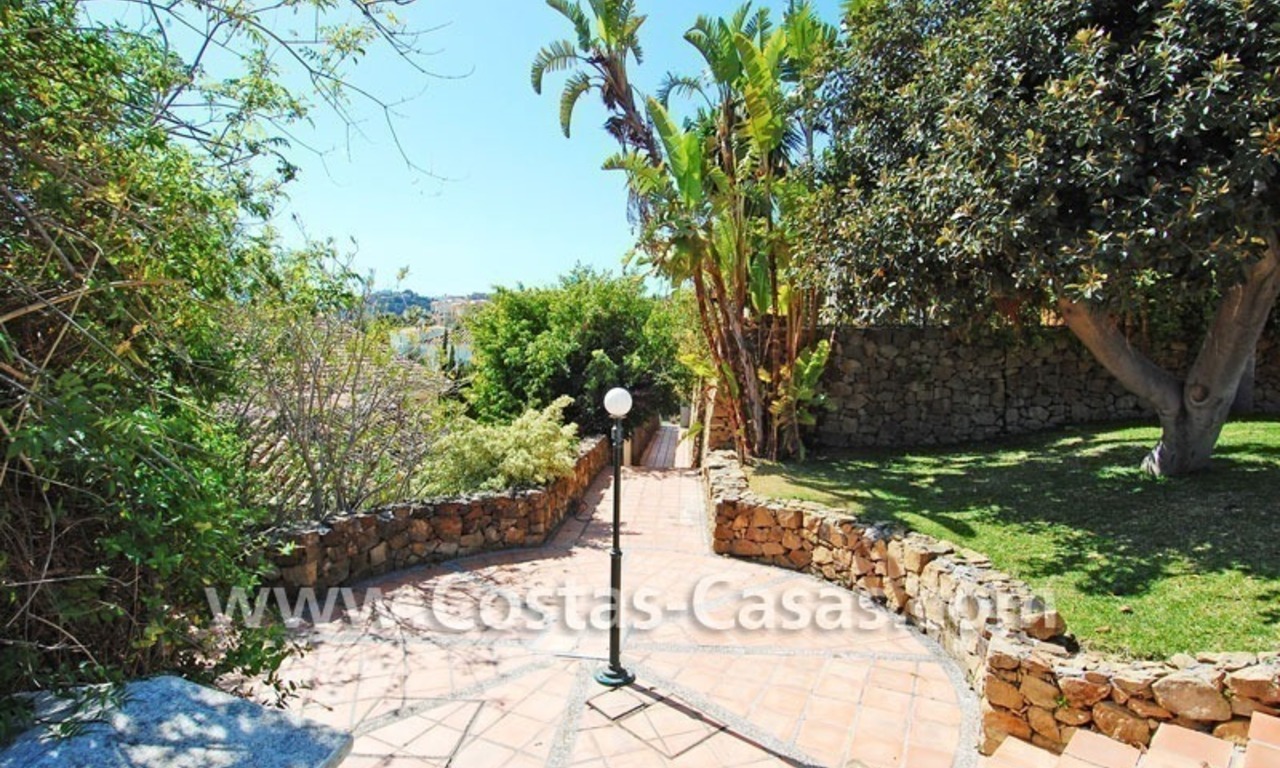 Villa de estilo andaluz para comprar en Nueva Andalucía - Marbella 7