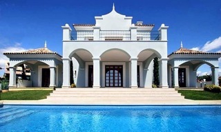 Villa de lujo en venta cerca de campo de golf en Marbella 0