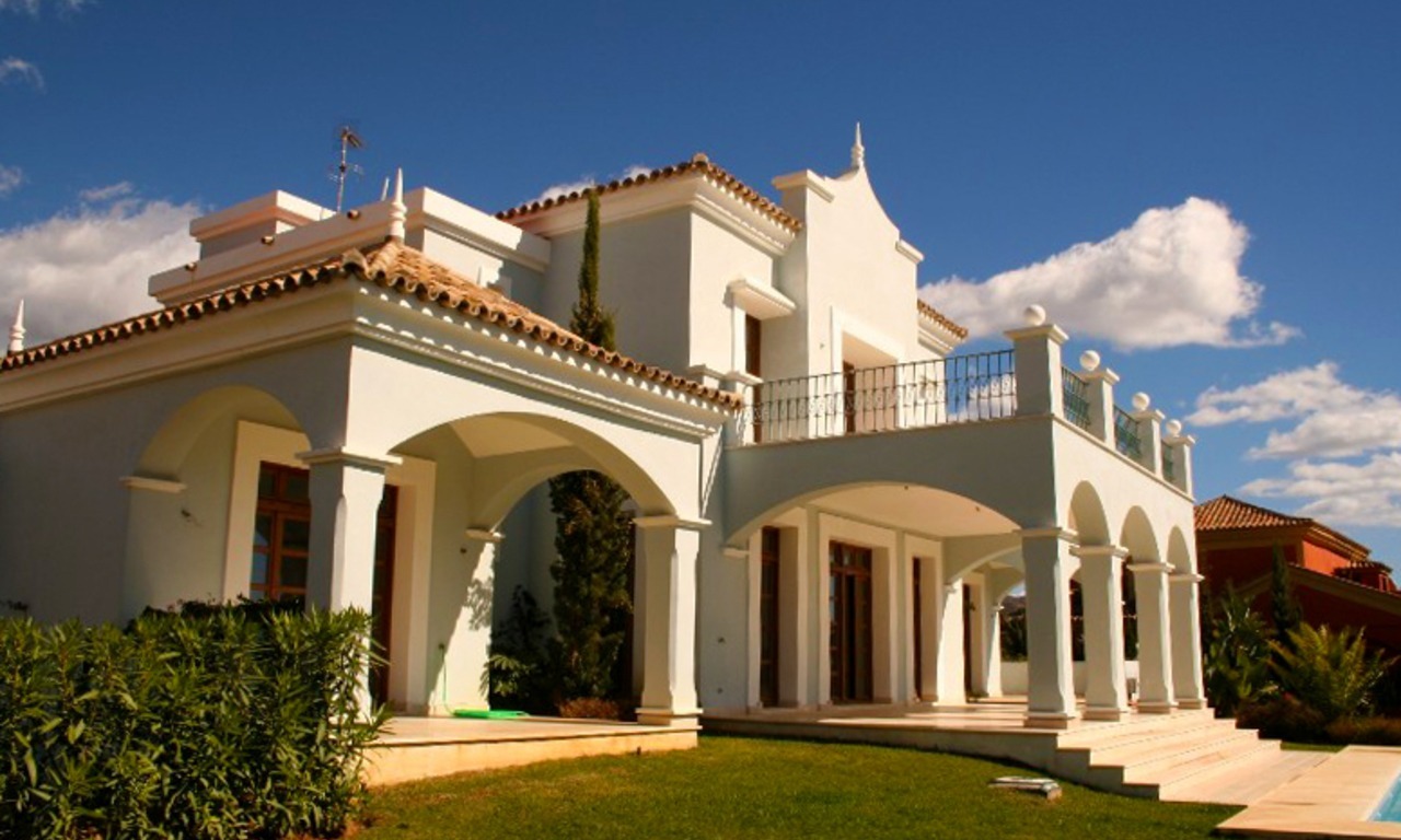 Villa de lujo en venta cerca de campo de golf en Marbella 2