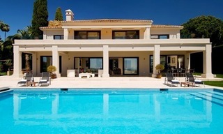 Villa moderna exclusiva a la venta en Nueva Andalucía, Marbella 2