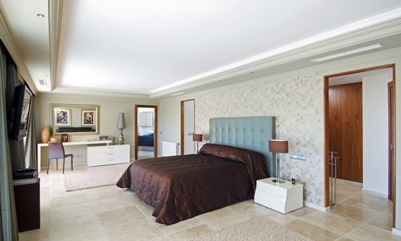 Villa moderna exclusiva a la venta en Nueva Andalucía, Marbella 16