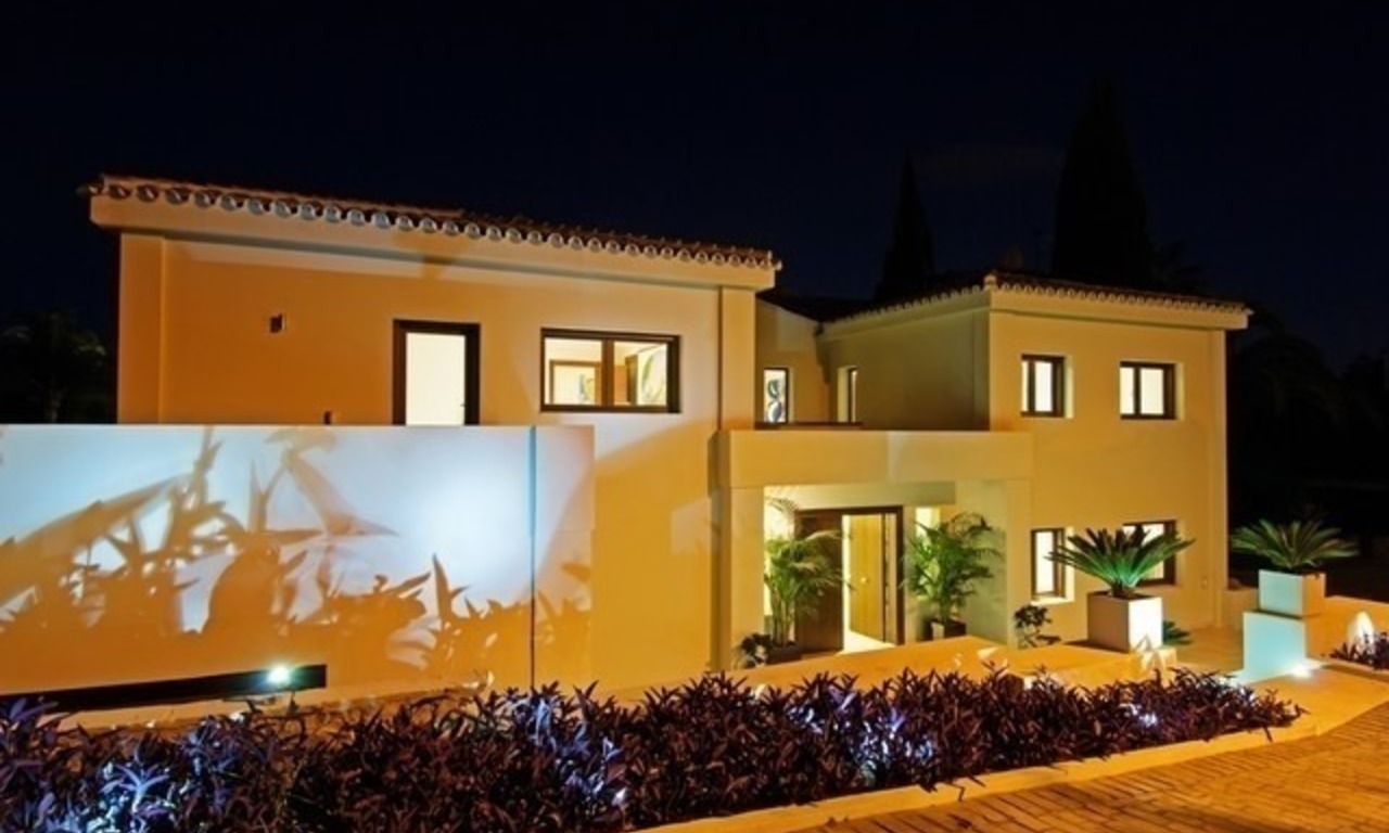 Villa moderna exclusiva a la venta en Nueva Andalucía, Marbella 1