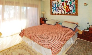 Lujoso apartamento en venta en un complejo en primera línea de playa, Nueva Milla de Oro, Marbella - Estepona 12