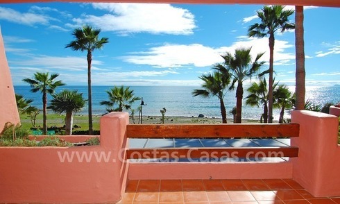 Lujoso apartamento en venta en un complejo en primera línea de playa, Nueva Milla de Oro, Marbella - Estepona 