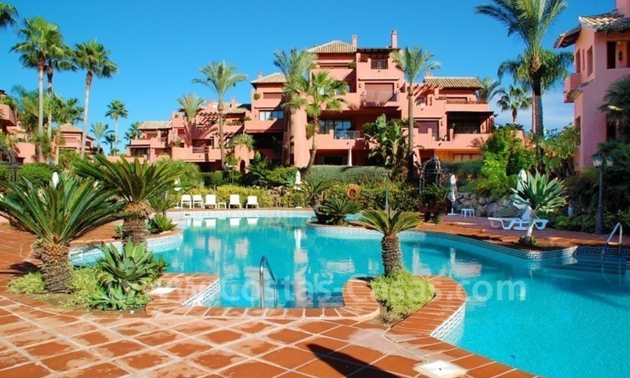 Lujoso apartamento en venta en un complejo en primera línea de playa, Nueva Milla de Oro, Marbella - Estepona 15