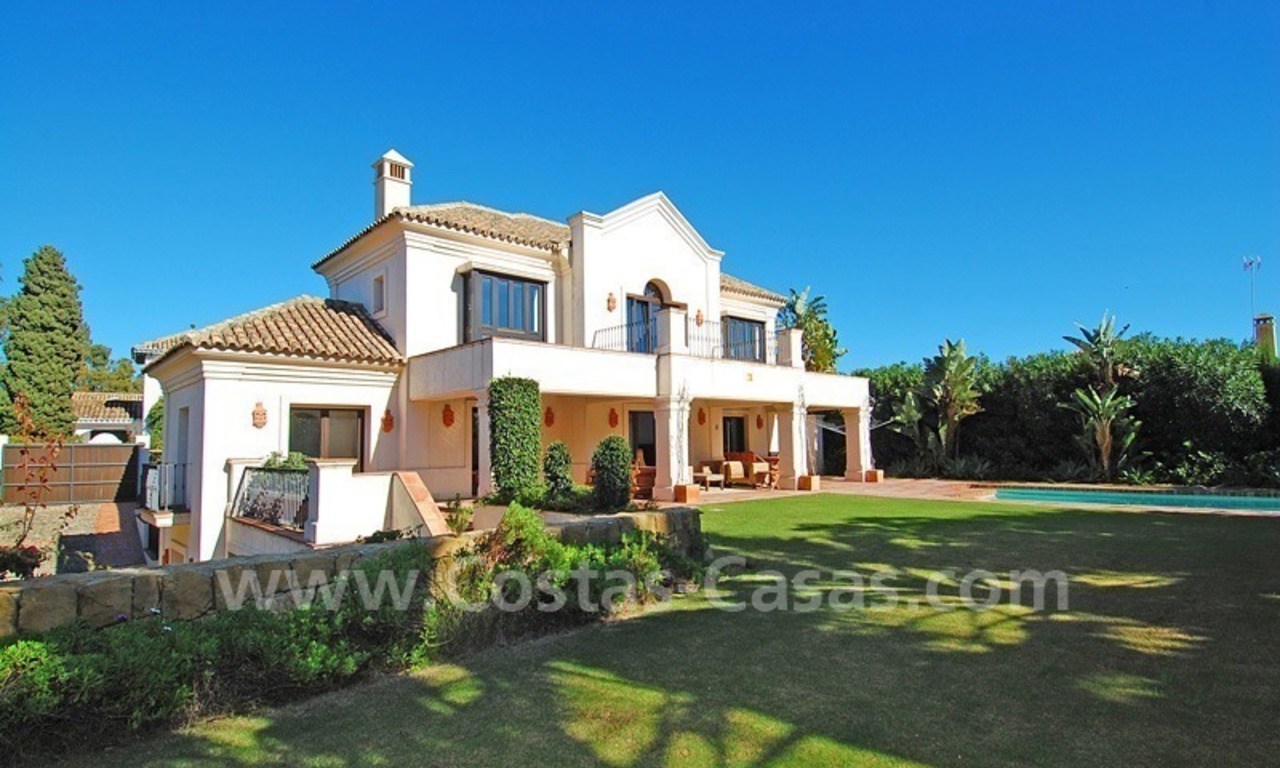 Villa de estilo andaluz moderno para alquilar en larga temporada en la zona de Marbella 1