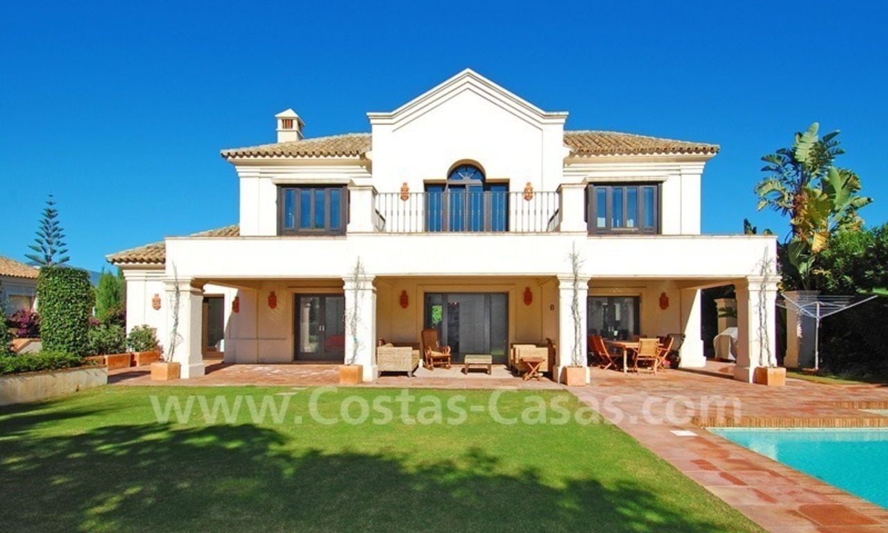 Villa de estilo andaluz moderno para alquilar en larga temporada en la zona de Marbella 0