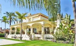 Villa de lujo frente al campo de golf en venta en Nueva Andalucía, Marbella 1