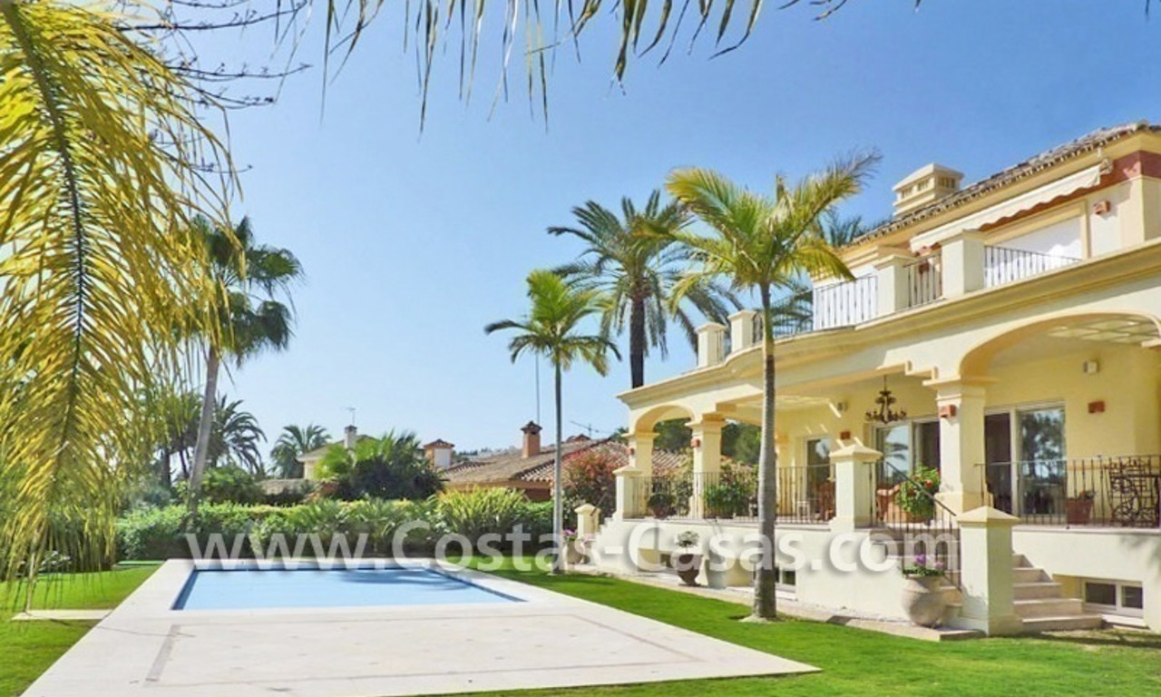 Villa de lujo frente al campo de golf en venta en Nueva Andalucía, Marbella 2