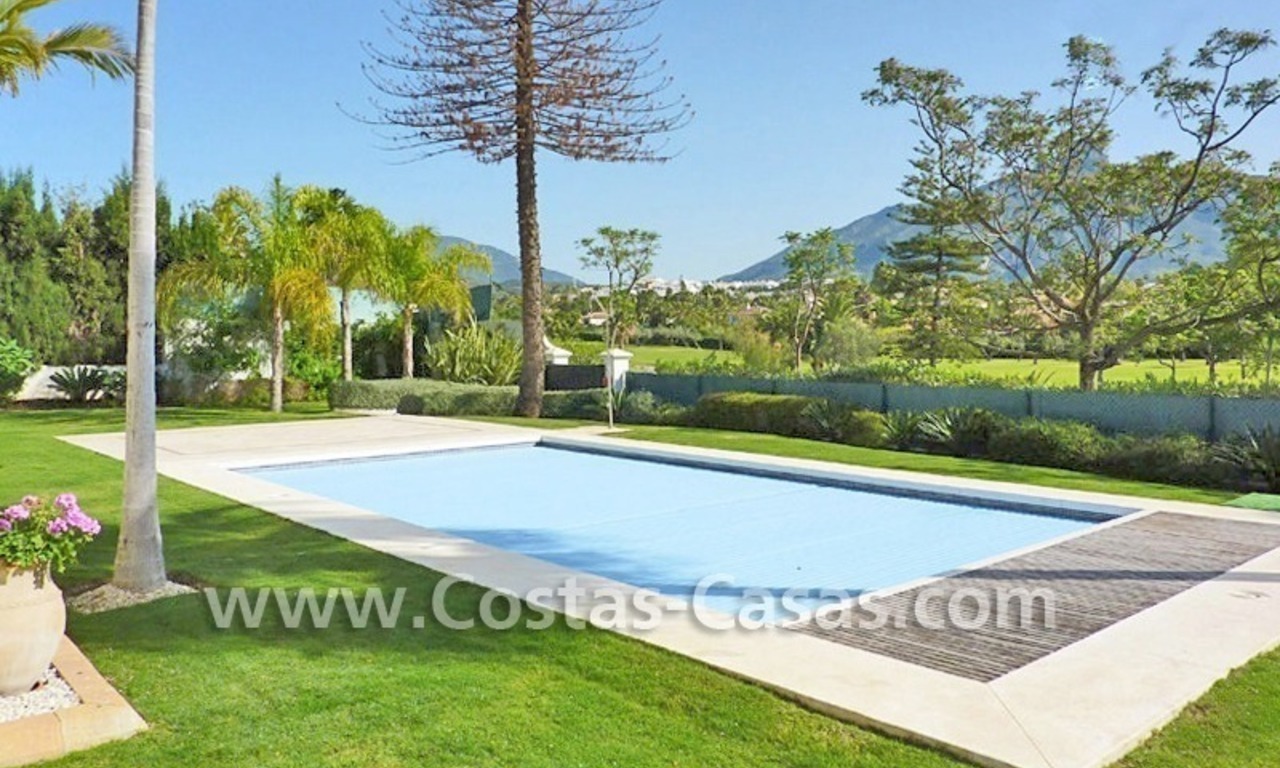 Villa de lujo frente al campo de golf en venta en Nueva Andalucía, Marbella 5