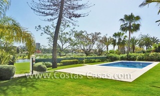 Villa de lujo frente al campo de golf en venta en Nueva Andalucía, Marbella 6