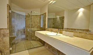 Ático de lujo de estilo moderno situado en primera línea de golf a la venta en resort de golf de 5 *, Benahavis - Estepona - Marbella 5