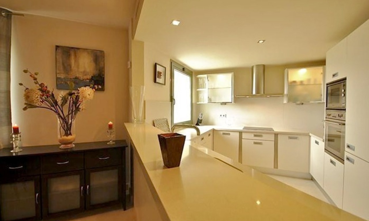 Ático de lujo de estilo moderno situado en primera línea de golf a la venta en resort de golf de 5 *, Benahavis - Estepona - Marbella 4