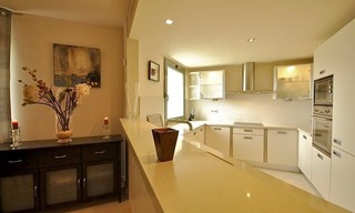 Ático de lujo de estilo moderno situado en primera línea de golf a la venta en resort de golf de 5 *, Benahavis - Estepona - Marbella 4