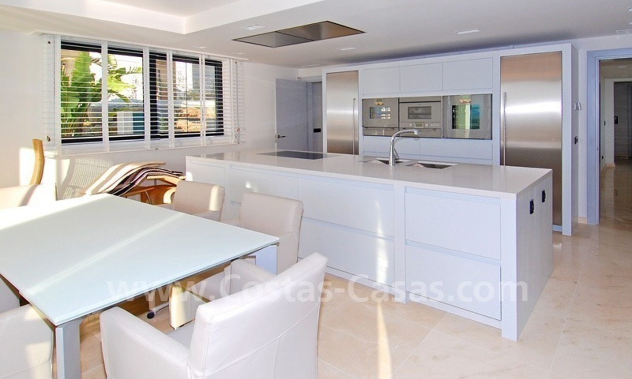 Villa moderna de alta calidad a la venta en Marbella con vistas al golf y mar 9