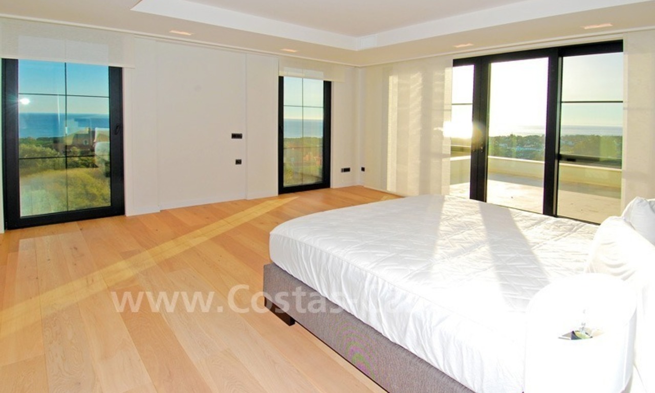 Villa moderna de alta calidad a la venta en Marbella con vistas al golf y mar 10