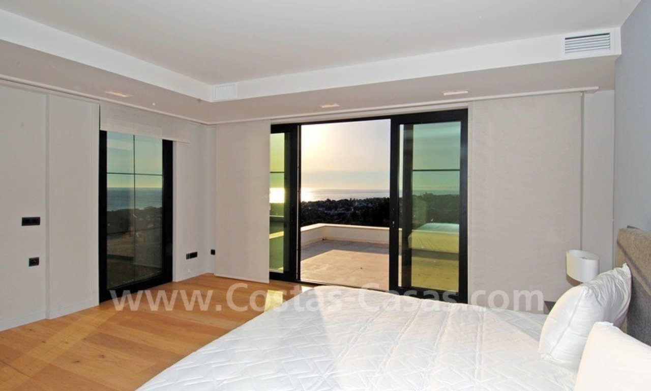 Villa moderna de alta calidad a la venta en Marbella con vistas al golf y mar 11
