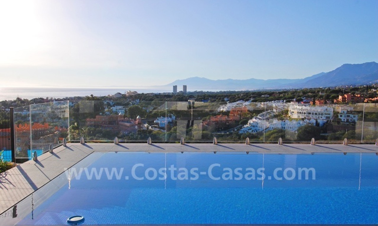 Villa moderna de alta calidad a la venta en Marbella con vistas al golf y mar 1