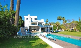 Villa de estilo moderno a la venta en Nueva Andalucía - Marbella 1